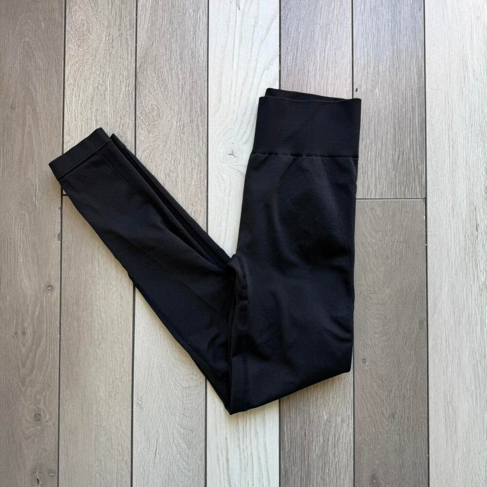 Gymshark black seamless leggings activewear - Picture 2 of 4